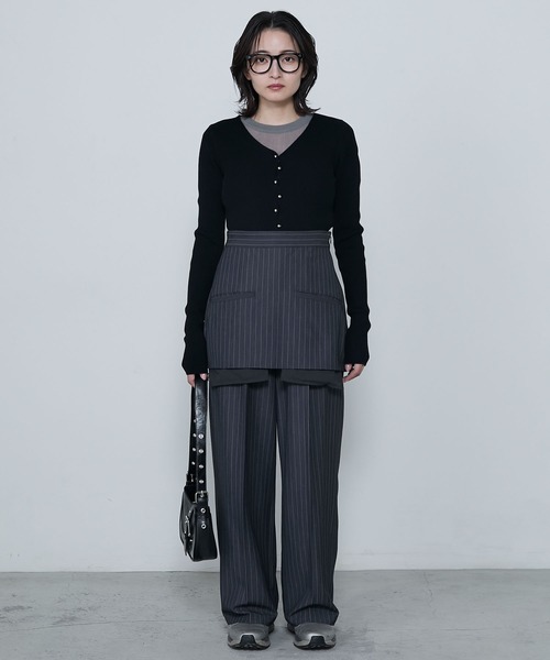 le ELMi(ルエルミ)の「Wave button v-neck ribbed knit cardigan / ウェーブボタンVネックリブニットカーディガン(カーディガン/ボレロ・レディース・ブラック/ブラウン/チャコールグレー・FREE)」の8枚目の写真