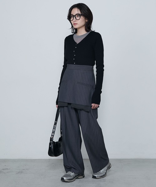 le ELMi(ルエルミ)の「Wave button v-neck ribbed knit cardigan / ウェーブボタンVネックリブニットカーディガン(カーディガン/ボレロ・レディース・ブラック/ブラウン/チャコールグレー・FREE)」の9枚目の写真
