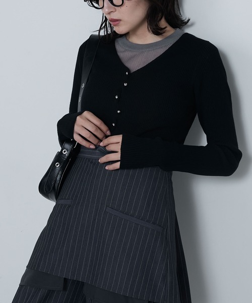 le ELMi(ルエルミ)の「Wave button v-neck ribbed knit cardigan / ウェーブボタンVネックリブニットカーディガン(カーディガン/ボレロ・レディース・ブラック/ブラウン/チャコールグレー・FREE)」の12枚目の写真
