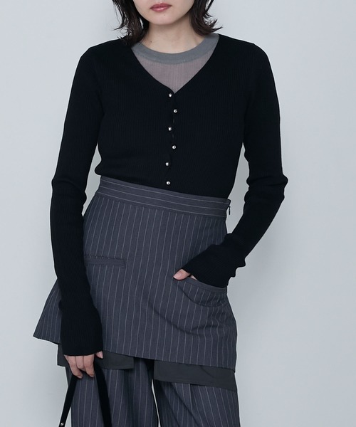le ELMi(ルエルミ)の「Wave button v-neck ribbed knit cardigan / ウェーブボタンVネックリブニットカーディガン(カーディガン/ボレロ・レディース・ブラック/ブラウン/チャコールグレー・FREE)」の15枚目の写真