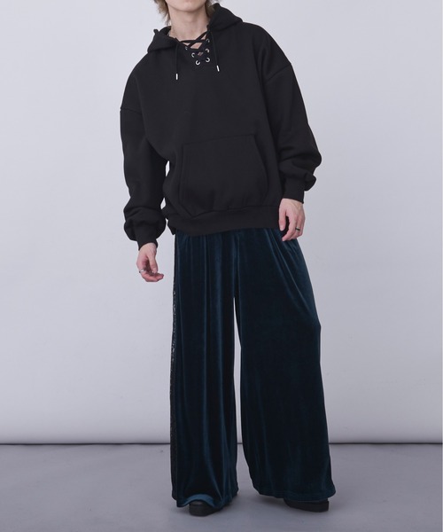 Ellno Loset（エルノロゼット）の「レースアップフーディ/サムホール付き（パーカー・メンズ・ボルドー/ブラック・SMALL/LARGE/MEDIUM）」の21枚目の写真