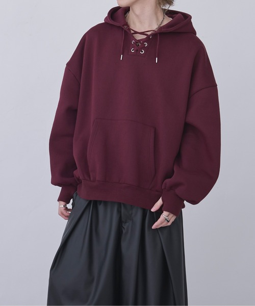Ellno Loset（エルノロゼット）の「レースアップフーディ/サムホール付き（パーカー・メンズ・ボルドー/ブラック・SMALL/LARGE/MEDIUM）」の4枚目の写真