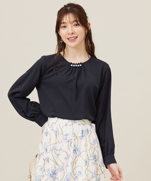 ANY SIS(エニィスィス)の「【洗える】フロントパール調 ブラウス(シャツ/ブラウス・レディース・ホワイト系/ライトグリーン系/ネイビー系・2)」の1枚目の写真