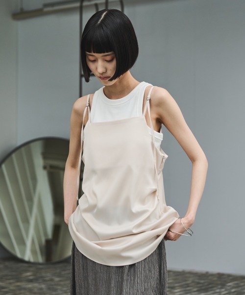 AIC.(エーアイシー)の「ロングストラップサテンタックキャミソール(キャミソール・レディース・アイボリー/ダークグレー/イエロー・FREE)」の7枚目の写真
