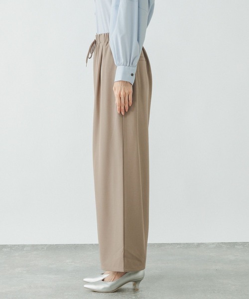 GLOBAL WORK（グローバルワーク）の「リラックススマートギャザーパンツ/253475（その他パンツ・レディース・ライトブラウン/チャコール/ライトグレー・SMALL/MEDIUM/LARGE）」の17枚目の写真