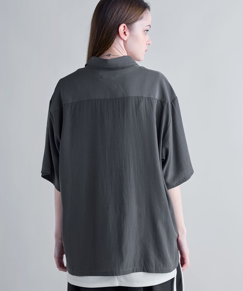 SOCCE(ソーシー)の「ルーズシルエットシルクライクドレープハーフスリーブシャツ(シャツ/ブラウス・メンズ・ブルー/ブラウン/チャコール・S/M/L/XL)」の7枚目の写真