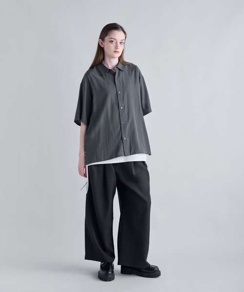 SOCCE(ソーシー)の「ルーズシルエットシルクライクドレープハーフスリーブシャツ(シャツ/ブラウス・メンズ・ブルー/ブラウン/チャコール・S/M/L/XL)」の8枚目の写真