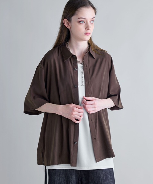 SOCCE(ソーシー)の「ルーズシルエットシルクライクドレープハーフスリーブシャツ(シャツ/ブラウス・メンズ・ブルー/ブラウン/チャコール・S/M/L/XL)」の13枚目の写真