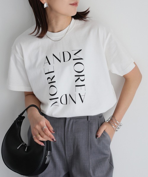 Riberry(リベリー)の「スクエアロゴプリント半袖Tシャツ(Tシャツ/カットソー・レディース・ブラック×ホワイト/ホワイト×ブラック/ホワイト×シルバー/グレー系・FREE)」の2枚目の写真