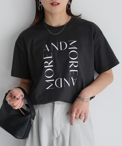 Riberry(リベリー)の「スクエアロゴプリント半袖Tシャツ(Tシャツ/カットソー・レディース・ブラック×ホワイト/ホワイト×ブラック/ホワイト×シルバー/グレー系・FREE)」の21枚目の写真