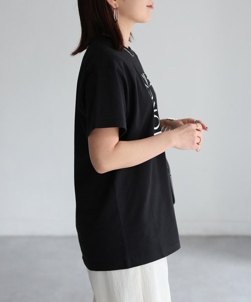 Riberry(リベリー)の「スクエアロゴプリント半袖Tシャツ(Tシャツ/カットソー・レディース・ブラック×ホワイト/ホワイト×ブラック/ホワイト×シルバー/グレー系・FREE)」の7枚目の写真