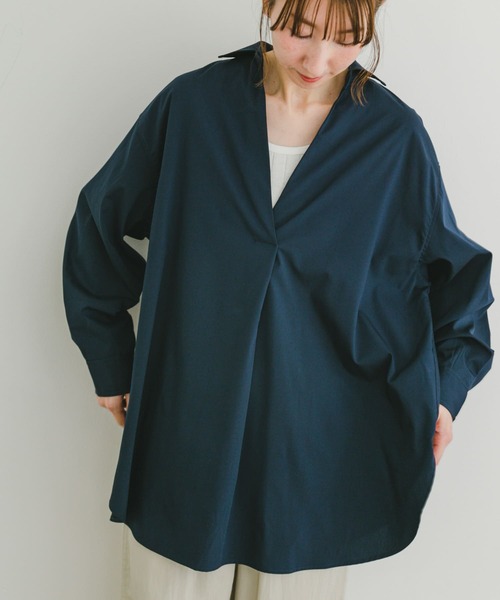 ITEMS URBANRESEARCH(アイテムズ アーバンリサーチ)の「バックスリットスキッパーシャツ(シャツ/ブラウス・レディース・ホワイト/ライトベージュ/ネイビー・FREE)」の3枚目の写真