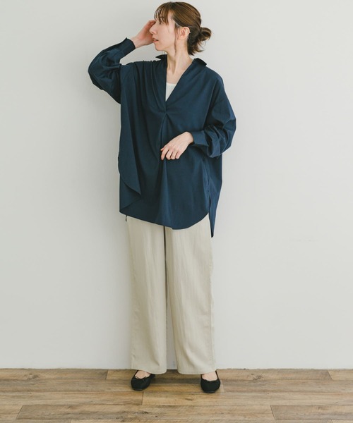 ITEMS URBANRESEARCH(アイテムズ アーバンリサーチ)の「バックスリットスキッパーシャツ(シャツ/ブラウス・レディース・ホワイト/ライトベージュ/ネイビー・FREE)」の5枚目の写真