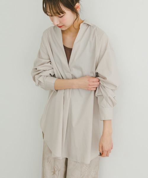 ITEMS URBANRESEARCH(アイテムズ アーバンリサーチ)の「バックスリットスキッパーシャツ(シャツ/ブラウス・レディース・ホワイト/ライトベージュ/ネイビー・FREE)」の7枚目の写真