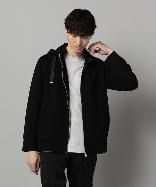 COMME CA MEN（コムサメン）の「エアリークッションナイロンジャージー フーディーブルゾン（パーカー・メンズ・チャコールグレー/ブラック・M/L）」の2枚目の写真