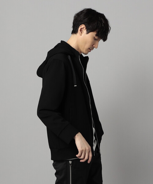 COMME CA MEN（コムサメン）の「エアリークッションナイロンジャージー フーディーブルゾン（パーカー・メンズ・チャコールグレー/ブラック・M/L）」の6枚目の写真