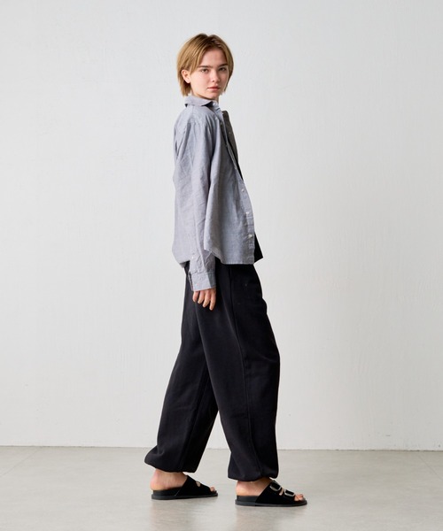 COLONY 2139（コロニートゥーワンスリーナイン）の「先染めシャンブレーレギュラーカラーシャツ（シャツ/ブラウス・メンズ・サックスブルー/ネイビー/グレー・SMALL/LARGE/MEDIUM）」の9枚目の写真