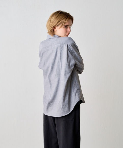 COLONY 2139（コロニートゥーワンスリーナイン）の「先染めシャンブレーレギュラーカラーシャツ（シャツ/ブラウス・メンズ・サックスブルー/ネイビー/グレー・SMALL/LARGE/MEDIUM）」の5枚目の写真