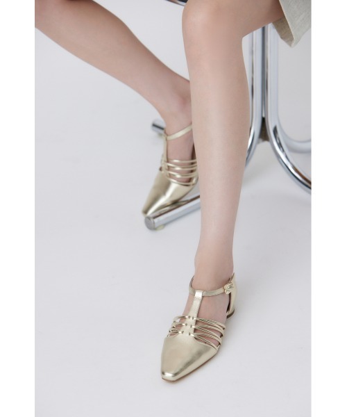 STACCATO(スタッカート)の「Tストラップフィッシュボーンシューズ(サンダル・レディース・ゴールド/ブラック・22.5cm/23cm/24.5cm/24cm/23.5cm)」の1枚目の写真