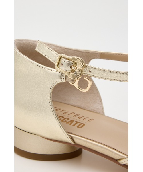 STACCATO(スタッカート)の「Tストラップフィッシュボーンシューズ(サンダル・レディース・ゴールド/ブラック・22.5cm/23cm/24.5cm/24cm/23.5cm)」の3枚目の写真