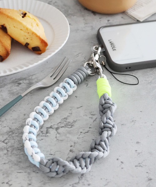 LAKOLE(ラコレ)の「あみあみマルチハンドストラップ / 324917(スマホグッズ・レディース・その他2/その他3/その他1/その他4/その他5・FREE)」の3枚目の写真