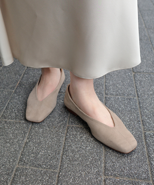 SLOBE IENA（スローブイエナ）の「SLOBE ソフトレザーフラットシューズ（パンプス・レディース・ブラック/ベージュ系その他・24.5cm/24cm/23.5cm/23cm/22.5cm）」の13枚目の写真