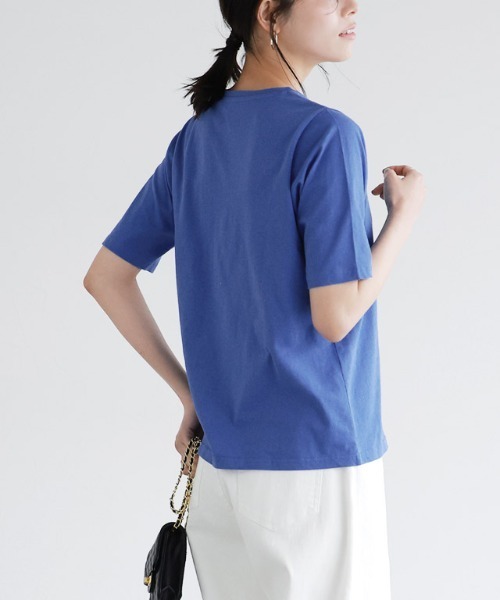 Pierrot(ピエロ)の「【骨格ストレートさんにオススメ】Vネック/五分袖ベーシックTシャツ(Tシャツ/カットソー・レディース・チャコール/オフホワイト/ブルー/ブラック・S/M/L)」の8枚目の写真