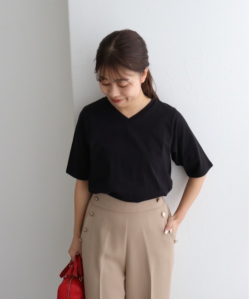 Pierrot(ピエロ)の「【骨格ストレートさんにオススメ】Vネック/五分袖ベーシックTシャツ(Tシャツ/カットソー・レディース・チャコール/オフホワイト/ブルー/ブラック・S/M/L)」の21枚目の写真