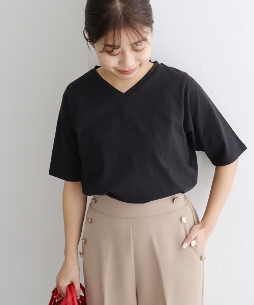 Pierrot(ピエロ)の「【骨格ストレートさんにオススメ】Vネック/五分袖ベーシックTシャツ(Tシャツ/カットソー・レディース・チャコール/オフホワイト/ブルー/ブラック・S/M/L)」の20枚目の写真