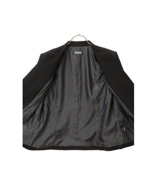 AOYAMA（アオヤマ）の「【ブラックフォーマルアンサンブル】スッキリとしたラインが美しいノーカラージャケット&ツーピース風ワンピースアンサンブル〈大きいサイズあり〉｜喪服・礼服・冠婚葬祭・オケージョン｜（スーツセット・レディース・ブラック・7号/9号/11号/13号/15号）」の9枚目の写真