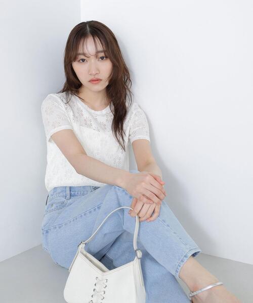 NATURAL BEAUTY BASIC(ナチュラルビューティーベーシック)の「カットレースTシャツ(Tシャツ/カットソー・レディース・ダークブラウン/オフホワイト/イエロー・FREE)」の2枚目の写真