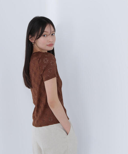 NATURAL BEAUTY BASIC(ナチュラルビューティーベーシック)の「カットレースTシャツ(Tシャツ/カットソー・レディース・ダークブラウン/オフホワイト/イエロー・FREE)」の12枚目の写真