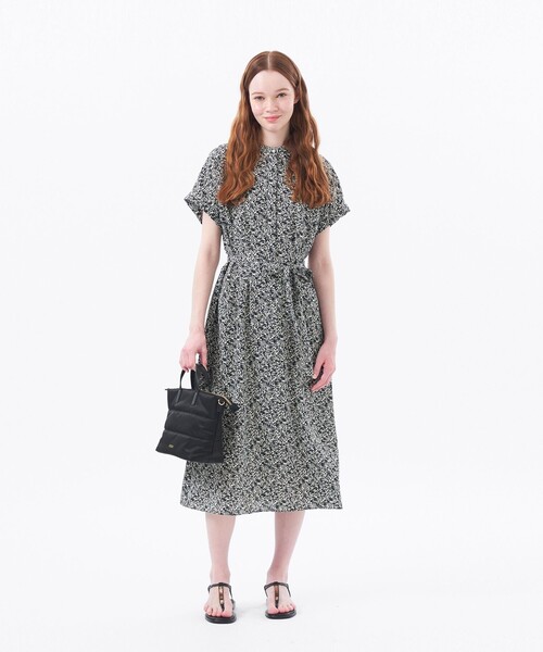 MACKINTOSH PHILOSOPHY(マッキントッシュ フィロソフィー)の「バイカラーフラワーワンピース(ワンピース・レディース・ブラック/ブルー・36/38)」の3枚目の写真