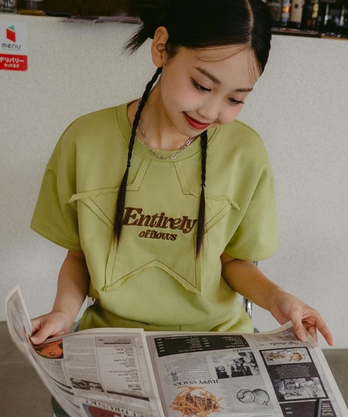 ANAP GｉRL（アナップガール）の「ダメージ加工 星ワッペン クロップド トップス（Tシャツ/カットソー・キッズ・カーキ/ブラック/ライトグレー・XS/S/M）」の13枚目の写真