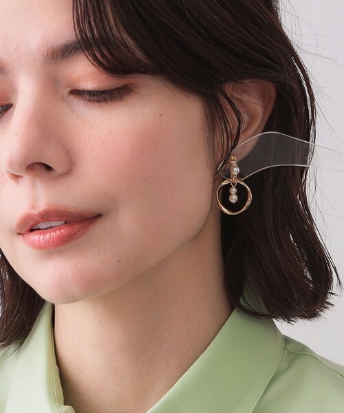 OPAQUE.CLIP(オペークドットクリップ)の「フェイクパール×リングメタル イヤリング(イヤリング・レディース・シルバー/ゴールド・00)」の7枚目の写真