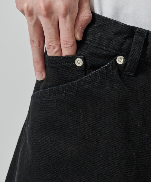 NVRFRGT（ネヴァーフォーゲット）の「別注 3D TWISTED JORTS（デニムパンツ・メンズ・ブラック/インディゴブルー・1/2）」の9枚目の写真