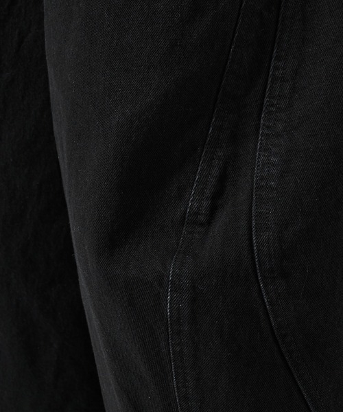 NVRFRGT（ネヴァーフォーゲット）の「別注 3D TWISTED JORTS（デニムパンツ・メンズ・ブラック/インディゴブルー・1/2）」の11枚目の写真