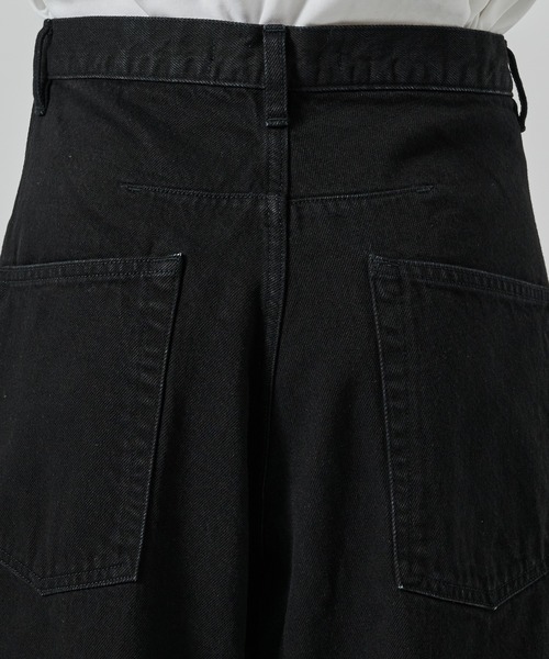 NVRFRGT（ネヴァーフォーゲット）の「別注 3D TWISTED JORTS（デニムパンツ・メンズ・ブラック/インディゴブルー・1/2）」の13枚目の写真