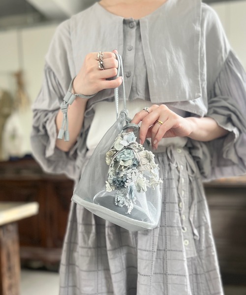 m.soeur（エムスール）の「メッシュ素材の巾着バッグ（ハンドバッグ・レディース・グレー/ピンク・FREE）」の3枚目の写真