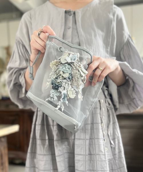 m.soeur（エムスール）の「メッシュ素材の巾着バッグ（ハンドバッグ・レディース・グレー/ピンク・FREE）」の4枚目の写真