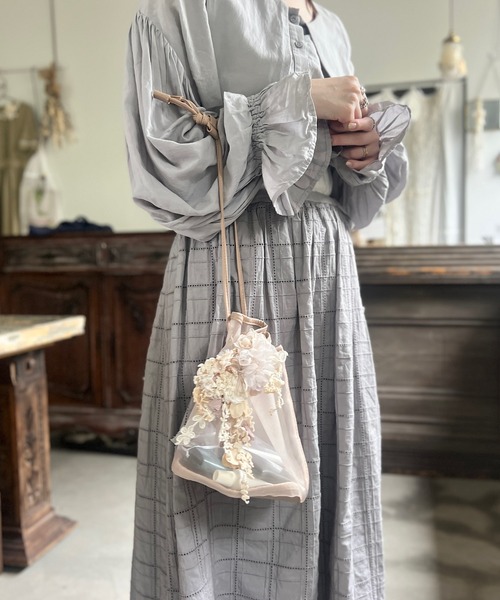 m.soeur（エムスール）の「メッシュ素材の巾着バッグ（ハンドバッグ・レディース・グレー/ピンク・FREE）」の6枚目の写真