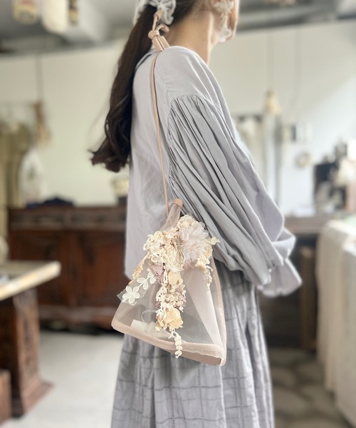 m.soeur（エムスール）の「メッシュ素材の巾着バッグ（ハンドバッグ・レディース・グレー/ピンク・FREE）」の7枚目の写真