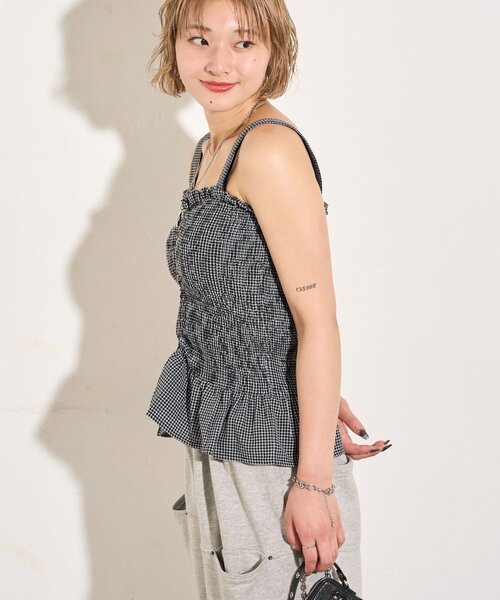 WHO'S WHO gallery（フーズフーギャラリー）の「シャーリングビスチェ（その他トップス・レディース・ブラック/ブラウン/グリーン・FREE）」の5枚目の写真