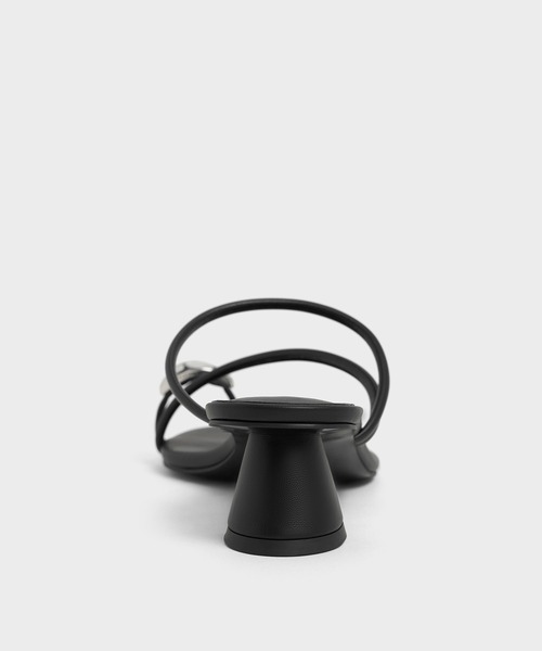 CHARLES & KEITH(チャールズ & キース)の「Raina レイナ メタリックアクセント ストラッピートゥリングヒールサンダル(サンダル・レディース・オフホワイト/ブラック/その他3/グレイッシュベージュ・22.5cm/23cm/23.5cm/24.5cm/25cm/25.5cm/26.5cm/22cm)」の5枚目の写真