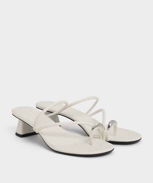 CHARLES & KEITH(チャールズ & キース)の「Raina レイナ メタリックアクセント ストラッピートゥリングヒールサンダル(サンダル・レディース・オフホワイト/ブラック/その他3/グレイッシュベージュ・22.5cm/23cm/23.5cm/24.5cm/25cm/25.5cm/26.5cm/22cm)」の8枚目の写真
