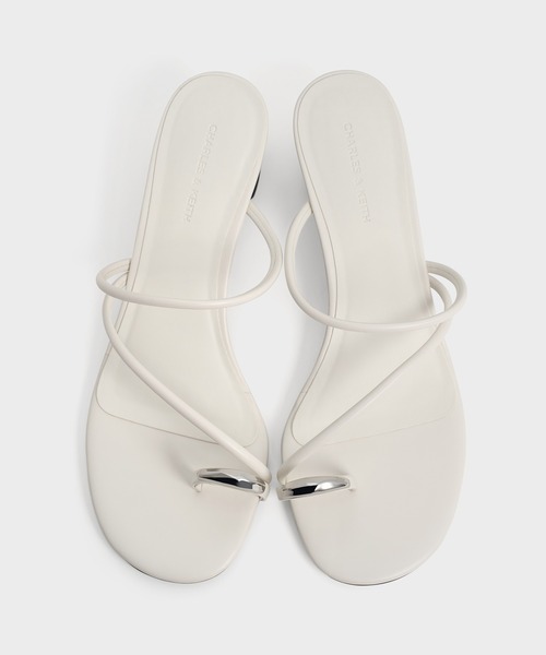CHARLES & KEITH(チャールズ & キース)の「Raina レイナ メタリックアクセント ストラッピートゥリングヒールサンダル(サンダル・レディース・オフホワイト/ブラック/その他3/グレイッシュベージュ・22.5cm/23cm/23.5cm/24.5cm/25cm/25.5cm/26.5cm/22cm)」の11枚目の写真