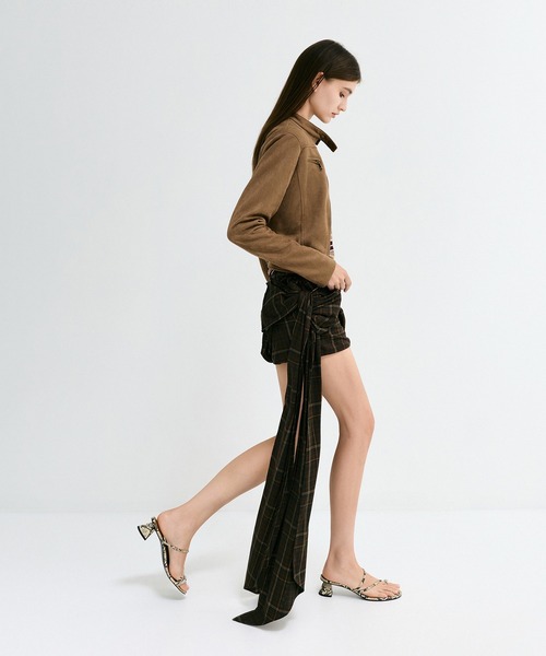 CHARLES & KEITH(チャールズ & キース)の「Raina レイナ メタリックアクセント ストラッピートゥリングヒールサンダル(サンダル・レディース・オフホワイト/ブラック/その他3/グレイッシュベージュ・22.5cm/23cm/23.5cm/24.5cm/25cm/25.5cm/26.5cm/22cm)」の16枚目の写真