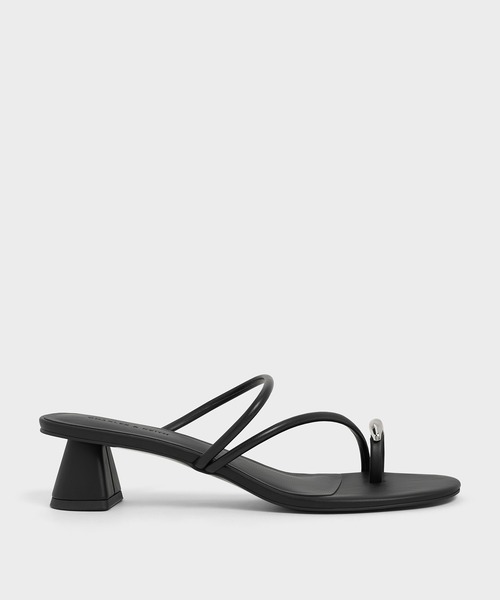 CHARLES & KEITH(チャールズ & キース)の「Raina レイナ メタリックアクセント ストラッピートゥリングヒールサンダル(サンダル・レディース・オフホワイト/ブラック/その他3/グレイッシュベージュ・22.5cm/23cm/23.5cm/24.5cm/25cm/25.5cm/26.5cm/22cm)」の14枚目の写真