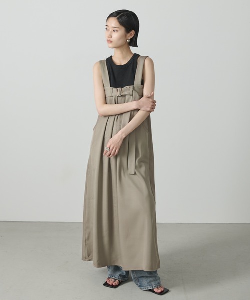 AIC.（エーアイシー）の「ベルトデザインロングジャンスカ（ジャンパースカート・レディース・ブラック/グレイッシュベージュ・FREE）」の2枚目の写真