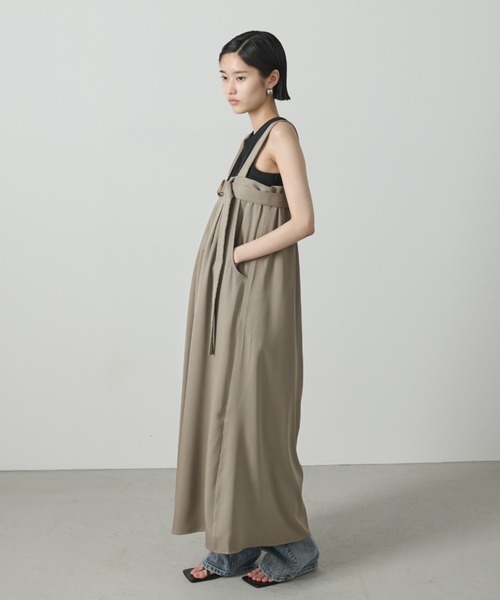 AIC.（エーアイシー）の「ベルトデザインロングジャンスカ（ジャンパースカート・レディース・ブラック/グレイッシュベージュ・FREE）」の22枚目の写真